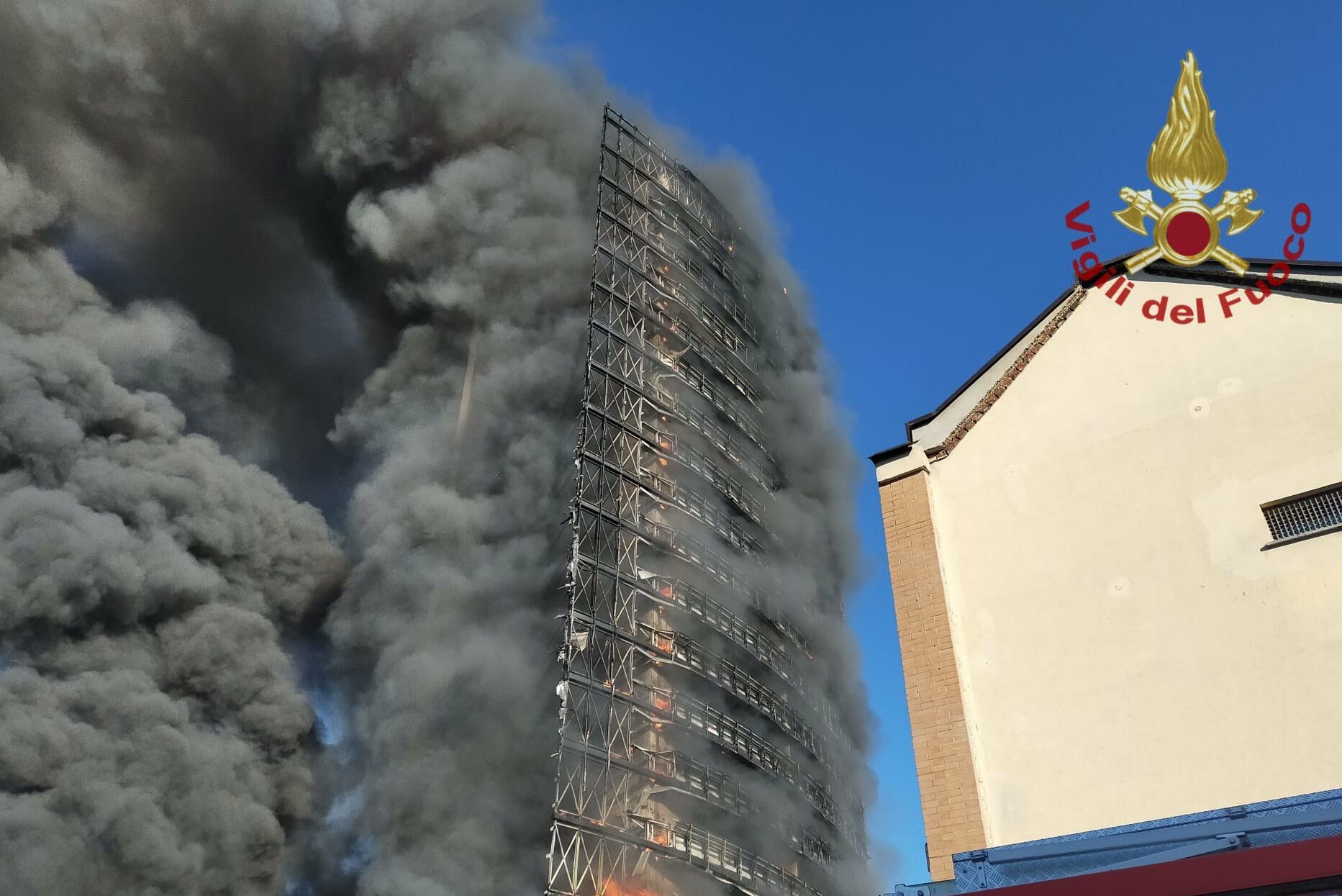 Maxi incendio della Torre a Milano – Sono 100 le ‘persone offese’: il processo