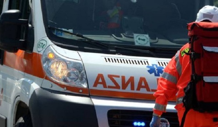 Tremendo incidente a Milano: auto contro spartitraffico, gravissimo un ragazzo di 23 anni