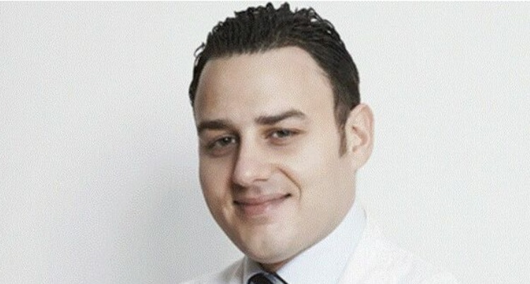 Milano: colpito da malore mentre nuotava. Muore a soli 42 anni noto medico del San Raffaele