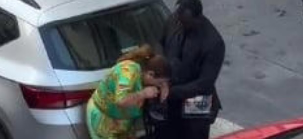 Milano – Ladra ruba in corso Buenos Aires: poi tenta di liberarsi a morsi. Arrestata