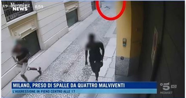 Paura a Milano – Aggredito e rapinato in pieno centro “Erano tre uomini di colore”. Le immagini a “Morning Show”