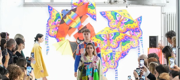 A Milano una collezione dedicata alla Romagna: “Agli angeli del fango romagnoli, che cantano spalando”