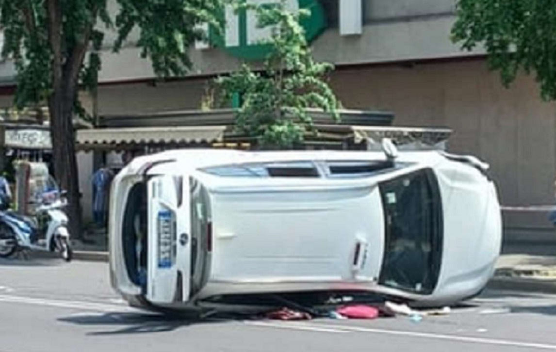 Paura a Milano – Brutto incidente in corso Buenos Aires: taxi si ribalta per evitare un pedone