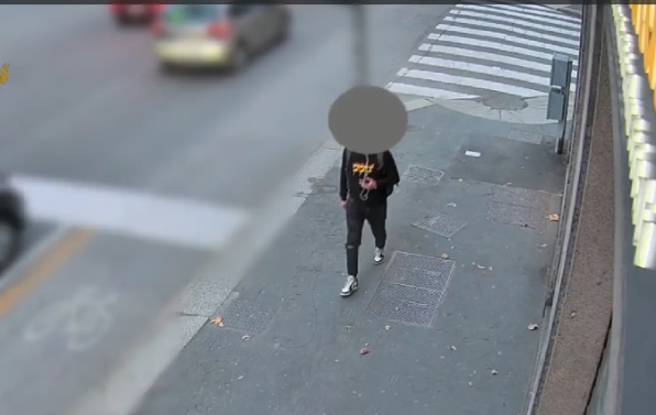 Milano – Accoltellato da un folle nordafricano sul bus, passeggeri terrorizzati e sotto shock