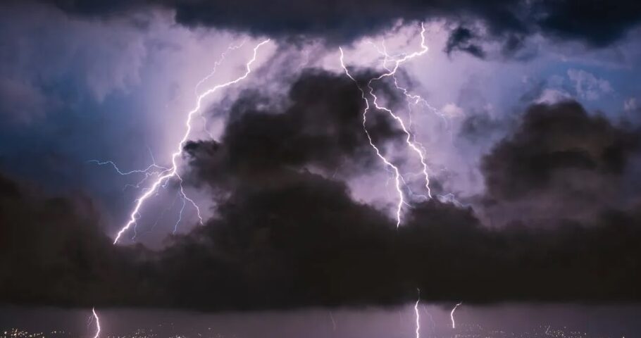 Milano – Ecco cos’è il “Downburst”, la tremenda tempesta che ha colpito Milano: “Come un ciclone tropicale”
