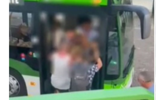 Milano – Follia alla fermata: autista ATM preso a pugni, salvato dai passeggeri