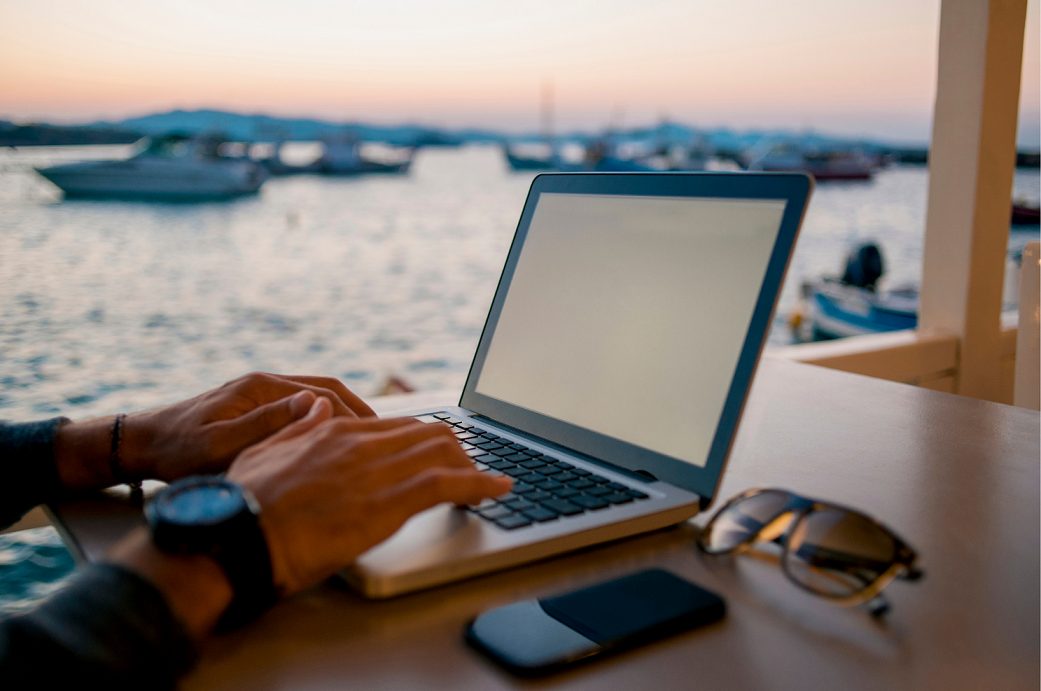 Ferie d’Agosto addio – Lo smart working cambia il concetto di “vacanze”. Ecco come