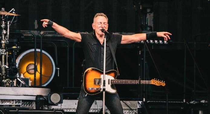 Milano – Trionfo per Bruce Springsteen, dopo il nubifragio – “Ciao Monza!”: in 70 mila all’autodromo
