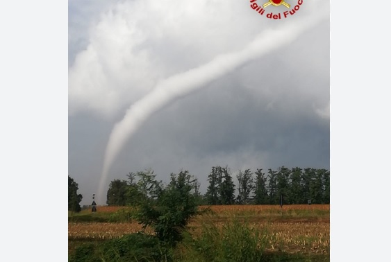 In Lombardia trombe d’aria, tremende grandinate e alberi caduti: è stato un venerdì infernale. Ora si contano i danni