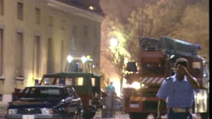 Milano: 30 anni fa la strage di via Palestro, la mafia colpì al cuore la città. Oggi il ricordo (con un dono dell’artista Cattelan)