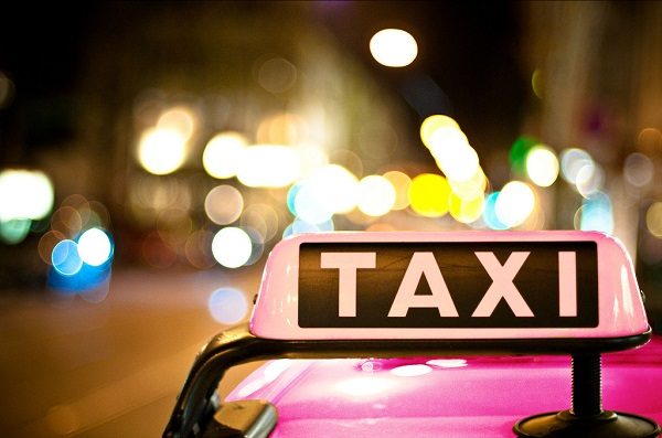 Anche in Lombardia taxi gratis fuori dalle discoteche per evitare incidenti stradali – Il progetto