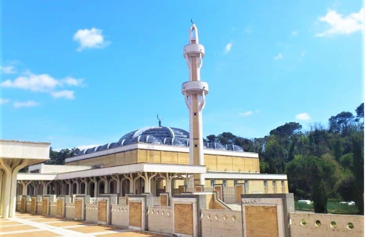 Milano – La prima moschea “legale” della città aprirà entro un anno: accoglierà oltre 3mila fedeli. L’annuncio