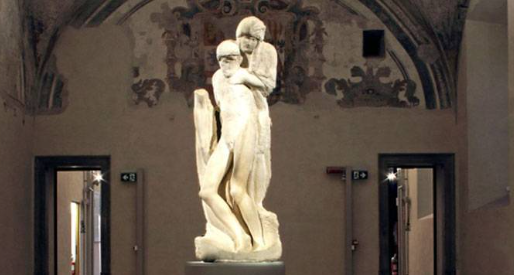 Milano – Scoppia la polemica sulla Pietà di Michelangelo: “Nuovo allestimento è uno sfregio, vergogna!”