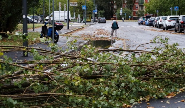 Milano – Ancora violenti temporali, danni nella notte e centinaia di interventi. La situazione e le previsioni