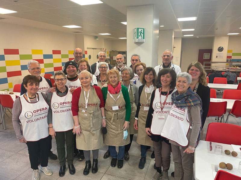 Milano – Solidarietà a Ferragosto: in 200 al pranzo dell’Opera Cardinal Ferrari per le persone sole o senza dimora
