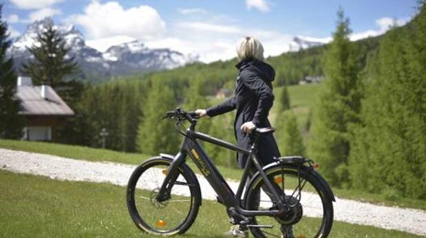 Ecco le nuove bici con motori a idrogeno: con 34 grammi fanno 100 km. Il combustibile? Te lo prepari a casa