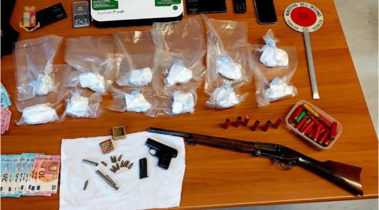 Milano – Trovati con armi da guerra e droga in casa: arrestate due persone