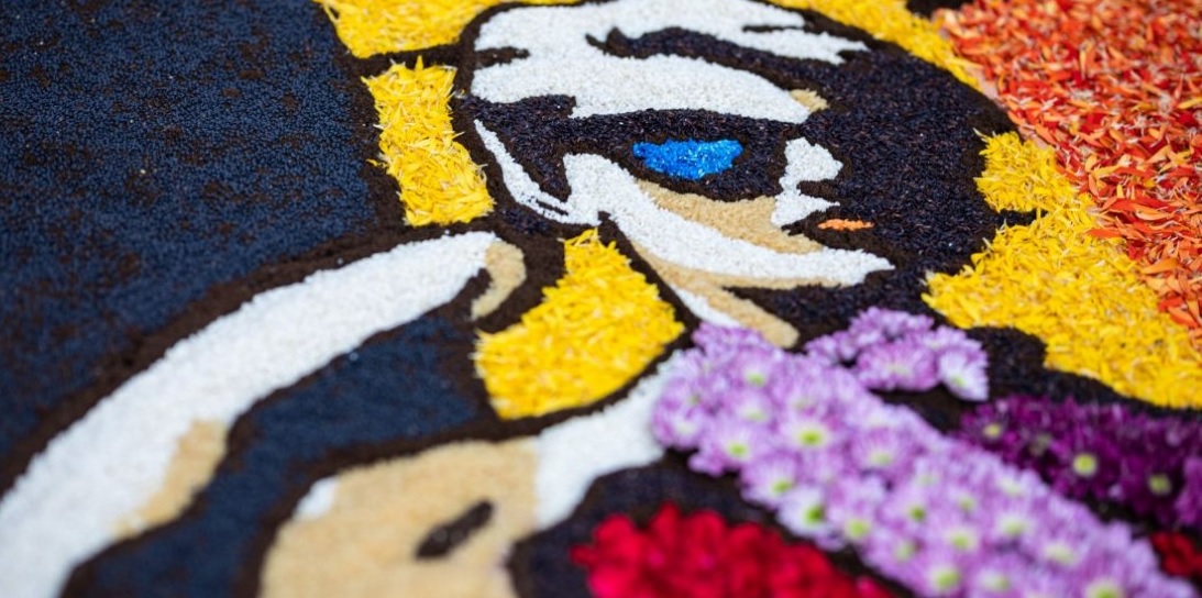 Eventi a Milano – Continua la bellissima ‘Infiorata’ di via della Spiga: un tappeto di quadri fioriti in centro città INFO