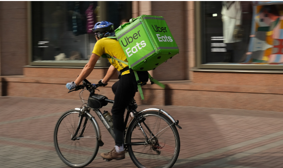 Il Tribunale  di Milano contro Uber e Deliveroo: dovranno versare decine di milioni di euro di contributi ai Rider
