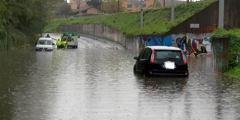 Milano: 31 mm di pioggia in un’ora, ed è il caos. Allagati stazione Garibaldi e quartiere Isola, interrotta la linea M3