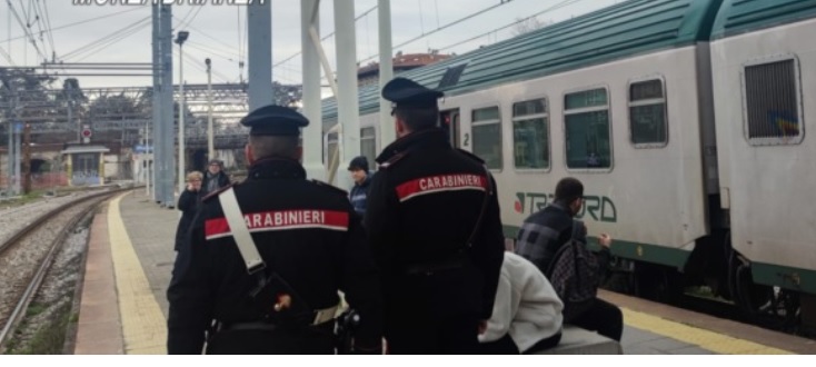Lombardia: 21enne minacciata con coltello e stuprata in stazione. Ancora orrore