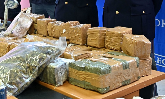 Milano: a 20 anni crea un canale da 20mila iscritti e spaccia droga per mezzo milione di euro. Scoperto e arrestato