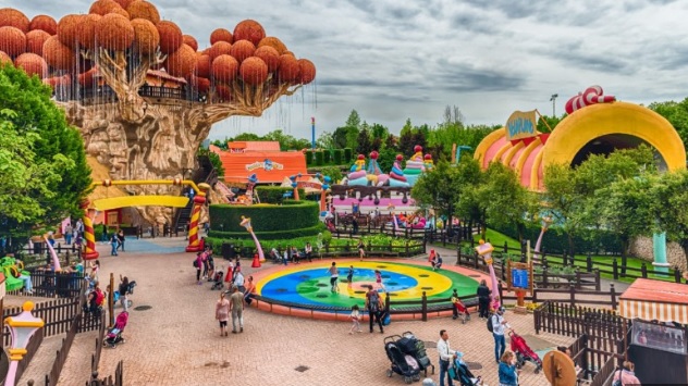 Gardaland, chiama il suo dipendente gay: “Ricchione e Principessa”. Manager licenziato in tronco