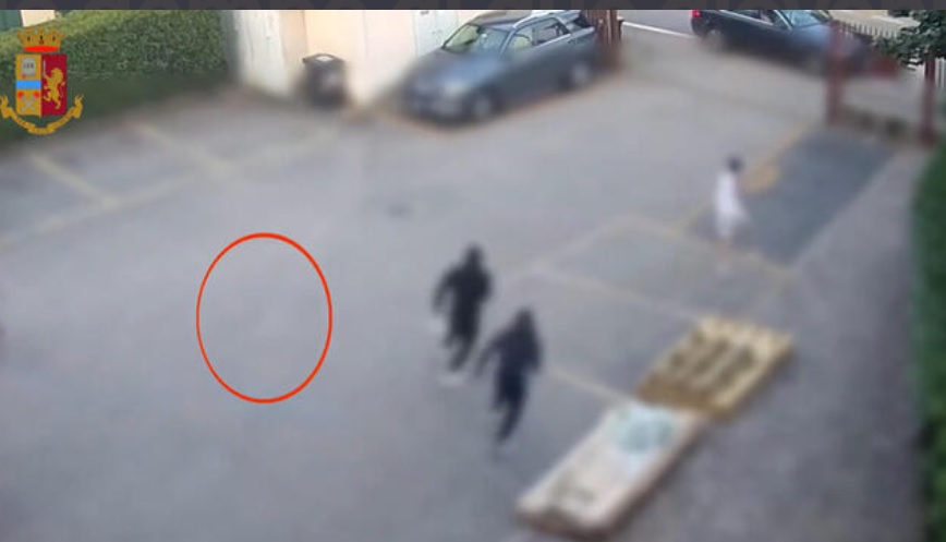 Milano: spara alle gambe di due ragazzi, rapper arrestato