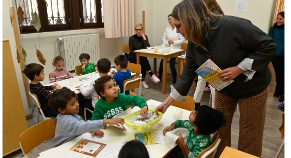 Milano porta ai bambini delle scuole i cibi tradizionali – Bimbi entusiasti per le “Offelle di Parona”