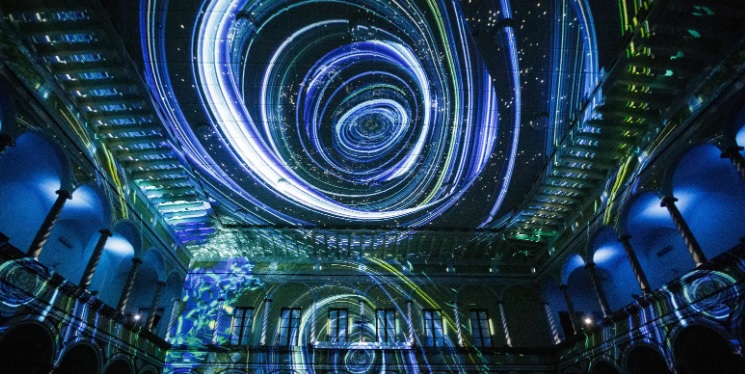 A Milano lo spettacolo “immersivo” che racconta come è nato il mondo. Continua “Genesis”: un incredibile viaggio nel tempo. L’evento