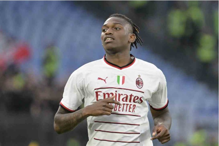 Milan, infortunio Leao. Conclusi gli esami: ecco quanto starà fuori