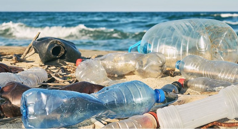 Plastica recuperata in mare trasformata in olio e gas ricchi di idrocarburi – Al via un grande progetto di Economia circolare