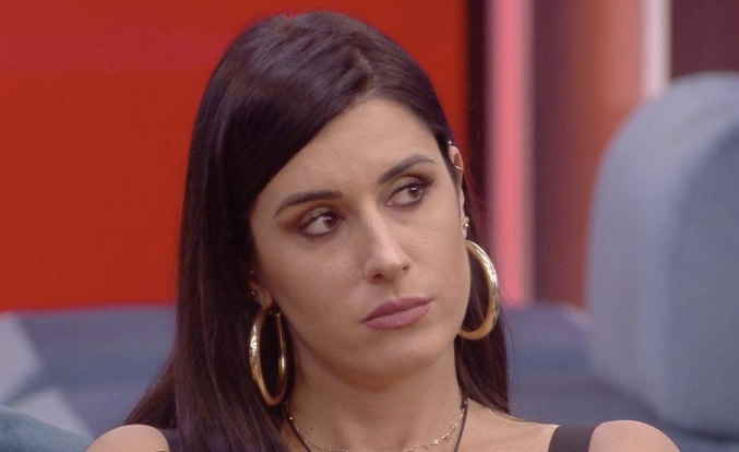 Anche Valentina Vignali derubata a Milano – Scoppia in lacrime e lancia un’appello al ladro