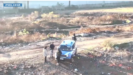 Milano – Polizia a Rogoredo: disboscata l’area utilizzata dai pusher. Arrestato spacciatore e ‘vedetta’