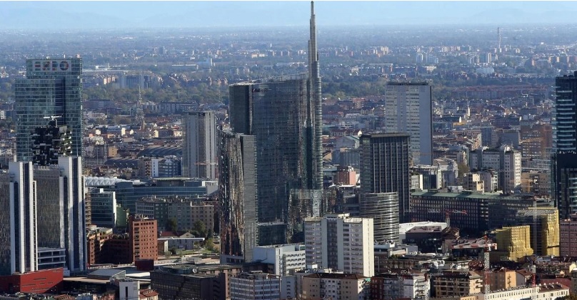 Milano: abuso edilizio su un grattacielo. 8 indagati, fra imprenditori e progettisti