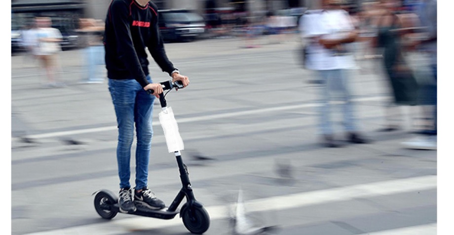 A Milano raffica di multe a monopattini ed e-bike: oltre il 75% non era a norma, alterati o modificati. Sanzioni per 400mila euro