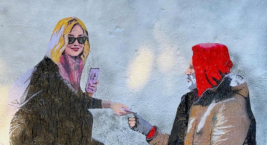 Milano – Ancora murales “contro” Chiara Ferragni: “Ecco la beneficenza ai tempi dei social”