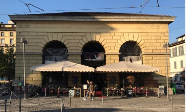 Milano – Chiude lo storico locale “Le Trottoir”, mitico spazio dello scrittore Pinketts. Ed è polemica: “Colpa del Comune”
