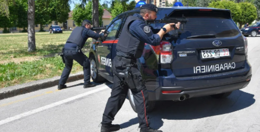 Paura in Lombardia – Uomo si barrica in casa e spara col fucile. Arrestato dalle Squadre speciali