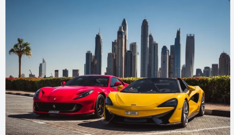 Da Milano concordano a Dubai compravendita di 40 auto: la Polizia arresta 4 persone per rapina