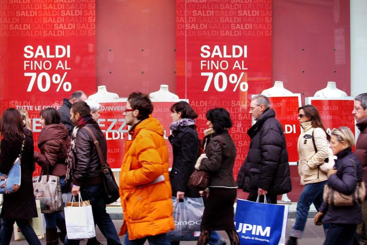 A Milano partono i saldi invernali: è corsa all’acquisto. Date e sconti