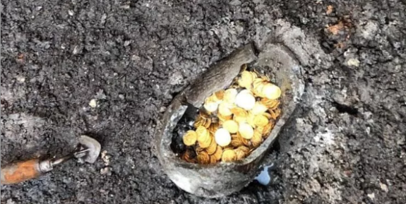 Lombardia – Trovano una brocca con mille monete d’oro: “Vale 4 milioni”. Maxi premio agli scopritori