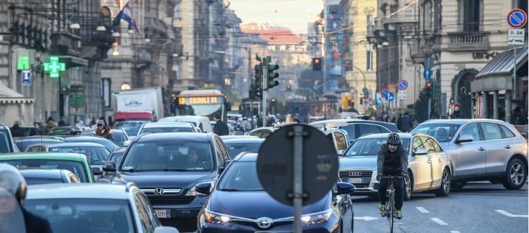Milano – Da domani scattano le misure anti smog: ecco tutti i divieti (blocco traffico e riscaldamento)