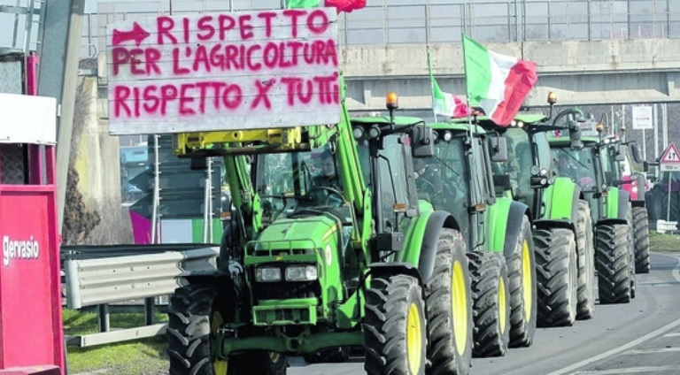 La protesta dei trattori continua: “In marcia verso Roma. poi andremo a Sanremo”