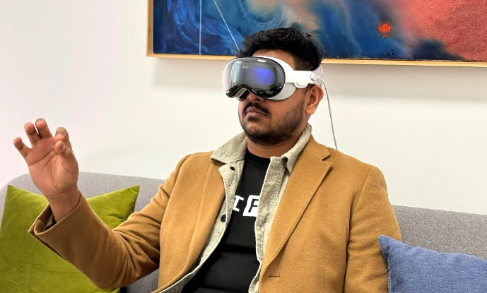 Arriva il Super Apple Vision PRO: incredibile innovazione tecnologica, ma non puoi guardarci i porno – E i clienti si lamentano