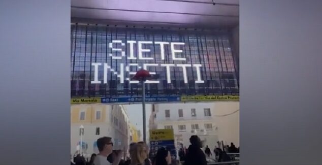 A Milano Centrale la misteriosa scritta “Siete insetti” sul tabellone. E’ un attacco hacker? Ecco perché