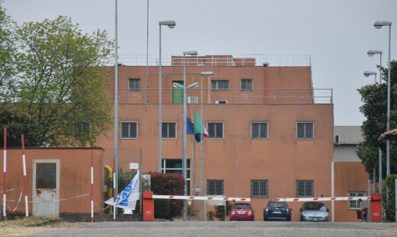 Milano: folle africano, violenta una donna di 90 anni poi si suicida in carcere