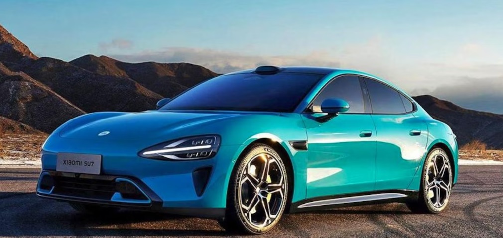 Xiaomi, boom di vendite per l’auto elettrica che costa 4mila euro meno di Tesla. Ci sono le liste d’attesa