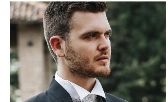 Dramma in Lombardia: mostra pistola a ragazza e parte un colpo. Muore a 22 anni agente di polizia locale