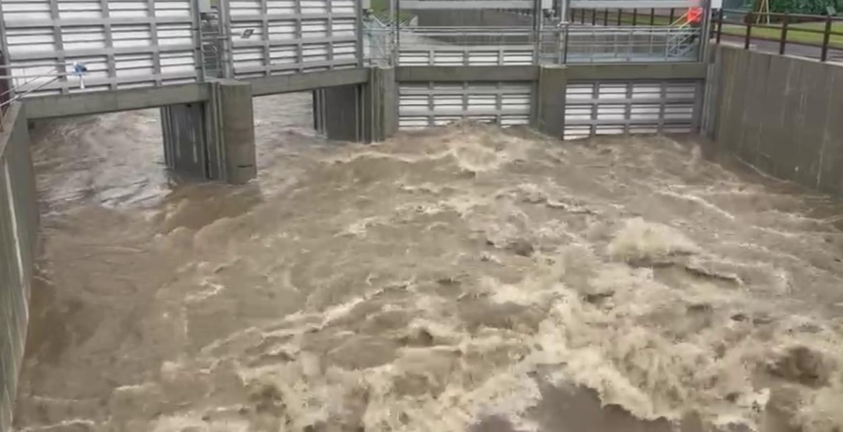 Nubifragio a Milano: entra in funzione la vasca per proteggere i quartieri dal Seveso. La situazione